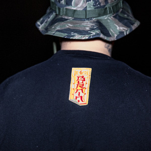 妓女张开腿被男人使劲cao免费
